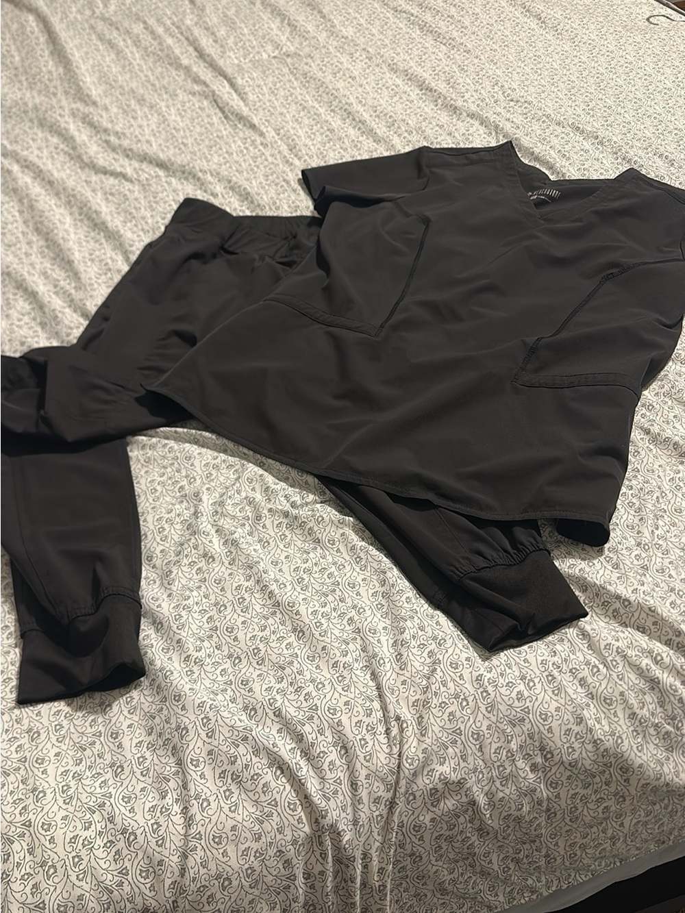 Med couture women’s scrub set.